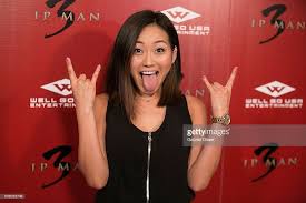 Karen Fukuhara Arrives For The Premiere Of Well Go Usa The Grove Mulheres