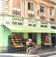 Une Vieille Cremerie Epicerie Sur Les Pentes De La Croix Rousse A Lyon Lyoncity Lyon France Lyon France