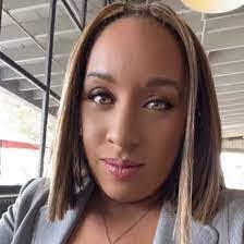 Lenore Aldridge's Instagram, Twitter & Facebook