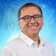 GANAMOS EL DEBATE! ✌🏻 Demostramos tener las mejores propuestas para el  #4toDistrito. Juntos seguiremos construyendo la #Mérida que todos queremos.  ¡Gracias por su respaldo y confianza! #ContigoVamosPorMás 👓