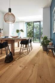 Its special product structure makes lindura extremely durable and the ideal flooring solution for heavily used living areas, or even commercial spaces. Eiche Authentic 8746 270 Mm Meister Lindura Holzboden Hd 400 Landhausdiele Naturgeolt Kraft Parkett Onlineshop