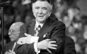 Roberto cantoral is the composer of latin standards, including el reloj, la barca, regálame esta noche, el triste, al final, and demasiado tarde, as well as the founder and leader of los tres. Roberto Cantoral De Donde Es El Sol De Tampico Noticias Locales Policiacas Sobre Mexico Tamaulipas Y El Mundo