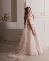 These ten defining characteristics of generation z will help better articulate what sets this generation apart from others, notably the millennials with whom they are regularly confused. Les Etoiles Facebook