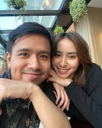 Joshua Suherman Foto Bareng Pacar dan Mantan, Warganet: Keren Banget  Panutan Gue