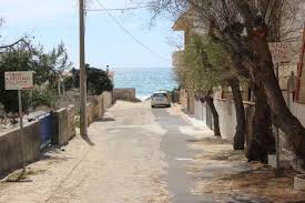 Compendio immobiliare composto da un'area di circa 1.253,00 mq catastali con soprastanti fabbricati già adibiti a discoteca e da un terreno pertinenziale di 673,00 mq da adibire a parcheggio. Casa Vacanza San Pietro In Bevagna Zona Hotel Charlie A 20 Mt Dal Mare Royal Immobiliare Di Fabio Sternativo