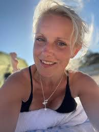 Sara Dutton's Instagram, Twitter & Facebook