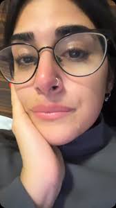 De muñeca de cartón a la realidad