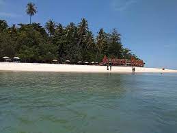 Pantai air manis jika kalian pernah mendengar cerita legenda malin kundang tentu tidak asing dengan pantai air manis, disini kalian bisa melihat sebuah patung maling kundang yang sedang bersujud beserta kapalnya. Pulau Angso Duo Puncak Keindahan Setelah Pantai Gandoriah