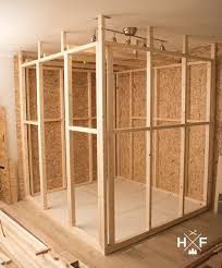 Unsere Diy Sauna Konstruktion Des Wandrahmenwerks Fur Eine Freistehende Finnische Diy Sauna Im Keller Sauna Eigenbau Di Diy Sauna Sauna Selbst Bauen Sauna
