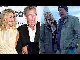 During the 43rd annual kennedy center honors, which were filmed in. Jeremy Clarkson Sparks Frenzy In Rare Cosy Snap With Girlfriend Lisa Hogan Power Couple Youtube