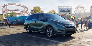 Honda Odyssey Vs Toyota Sienna Minivan Matchup