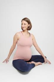 Du bist unsicher, ob yoga für welche übungen sind ungefährlich und auf was solltest du beim schwangerschaftsyoga achten? Yoga Kurse Nina Glaser