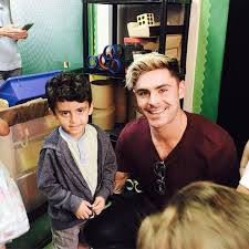 Efron zac hair hairstyles haircut celebrity side hairstyle cut haircuts short spiky ronaldo razor cold crew hombre. Zac Efron Debuts New Bleached Blonde Hair Hello