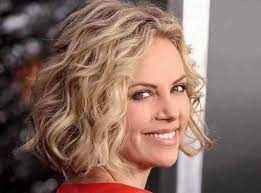 خطوات تكسير الشعر القصير Short Curly Hair Medium Curly Hair Styles Hair Styles
