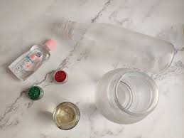 You often get a one coloured sensory bottle when you mix water with oil, but there is a way to make a two coloured one. Diy Sensory Bottles With Baby Oil Easy Diapering