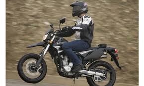 Sporting all of the updates and refinements found on the freshly minted klx250s, the new klx250sf has reduced wheel travel at both ends, placing the center. Riding Impression 2009 Kawasaki Klx250sf Cycle World