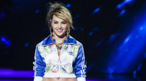 Nemcsak youtuberek, hanem celebek is reagáltak a dologra, tóth gabi például csütörtöki posztjában keményen nekiment dancsónak. Maris Befogadtak Toth Andit Nlc