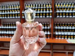 Bunga ini mempunyai aroma yang cukup kuat sehingga sering diproduksi sebagai wangi parfum wanita. Rekomendasi Parfum Isi Ulang Terlaris Yang Wanginya Kalem Dan Tahan Lama Murah Meriah