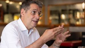 Éric Duhaime sur François Legault : «En politique, quand t'es pu cru t'es  cuit» — FM93