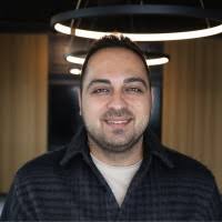 100+ perfiles de «Farahmand»