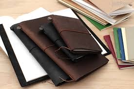 This is a starter kit in camel for the original regular sized midori traveler's notebook. Traveler S Company Traveler S Notebook Starter Kit Regular Size Black Leather Jetpens