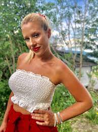 Aurora gude (28) holder på med en bachelor i hr og personalledelse. Juni 2018 Aurora Gude