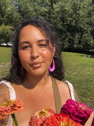 Oh to squint through the sun, smell the flowers and laugh over beautiful  meals made with local food (& natural wine) 🫶🏽🌼🥘✨