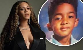 Lapd detective cedric washington testified that the woman had suspect indicted in shooting of rapper nipsey hussle. Beyonce Pays Tribute To Murdered Rapper Nipsey Hussle I M Praying With Every Ounce Of My Heart Daily Mail Online