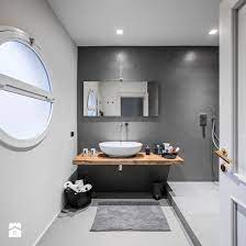 Terra Rossa House Bagno Medio In Appartamento In Casa Monofamiliare Con La Finestra Con Lavabo Ovale Con Applique Con Ru Lavello Bagno Bagno Bagni Sospesi