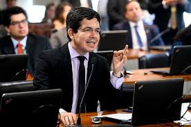 Pois vim do futuro e afirmo que vai ser o proprio randolfe que colocará aas algemas. Kajuru Bolsonaro Disse Que Ia Para Porrada Com Randolfe Rodrigues Noticias Bh Destaques E Noticias De Belo Horizonte