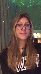 Laura finger (@lauradedos)