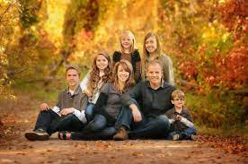 Family Pose Fall Photography Poses Family Family Picture Poses Fall Family Pictures