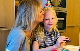 Thanks a million to all doctors, nurses and all other professionals who daily give a 100% (and more) to beat this crisis !! Annelien Coorevits Heeft Opvallend Nieuws Over Haar Dochter Elena Erg Fijn Als Moeder Showbizz 24