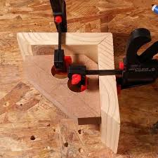 A Corner Jig That Is Easy To Clamp In Place And Holds Corners Perfectly Square While You Wait For Glue T Woodworking Jigs Woodworking Joints Woodworking Jigsaw