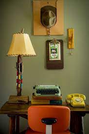 19 Retro Decorating Ideas That Will Make Your Home Feel Like The Dorm You Always Wanted Retro Home Decor Retro Home Retro Decor