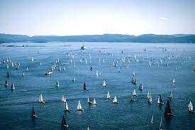 Starten og passasjen ved dyna fyr er den første. Helly Hansen The World S Largest Overnight Regatta Faerderseilasen Is Less Than A Week Away On Friday June 14th More Than 700 Boats Will Start Out From Our Hometown Oslo Some