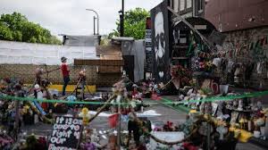 Is george floyd alive and was video of him dying under the knee of a minneapolis police officer faked? Ayz1ep18kxlxom