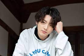 Dear jeon jungkook, the golden maknae, as to all and to me, i know achieving this title wasn't easy but you did it. Bts S Jungkook Sets Twitter Ablaze With Photos Of His New Haircut Soompi