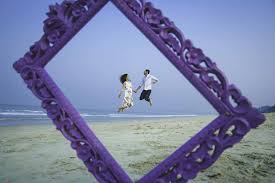 Using the internet has made viewing, organizing and ordering wedding invitations an easy task. What Are The Modern Trends In Pre Wedding Shoots