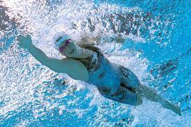 何詩蓓（英語： siobhan bernadette haughey ，1997年10月31日 － ），香港女子游泳運動員，多項香港、亞洲游泳紀錄保持者，香港歷來首位世青賽冠軍，曾兩度當選「香港傑出青少年運動員」，被傳媒稱譽為「小美人魚」、「香港小飛魚」。 她在大型運動會表現亦相當突出，曾代表香港出戰奧運、亞運. Osxdqhhbfy0c2m