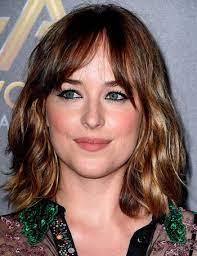 Add instant sophistication to your hairstyle with these bang looks. Ano Nuevo Pelo Nuevo Dakota Johnson Hair Celebrity Hair Inspiration Dakota Johnson