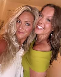 Meredith Roper's Instagram, Twitter & Facebook