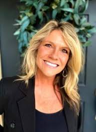 Lisa Beech's Instagram, Twitter & Facebook