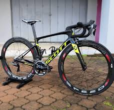 a imagem pode conter bicicleta e atividades ao ar livre 自転車 ロードバイク バイク