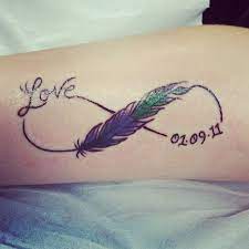 Tatouage grande plume et petits oiseaux dans les côtes. Tribal Tattoos X Tattoo Infini