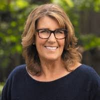 Lynn Curry's Instagram, Twitter & Facebook