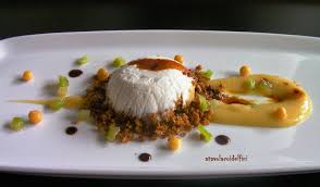 Preparare il caramello in sicurezza. Soffice Di Ricotta Briciole Di Frisella Di Grano Duro Al Vincotto Dolce Di Uva Su Crema Di Piselli Nani Secchi E Sedano Caramella Crema Di Piselli Cibo Dolci
