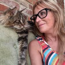 Hi, can anyone recommend a singer(s) for during the wedding breakfast  please? We already have a string quartet for the ceremony and canapés but  would love a singer for the wedding breakfast!