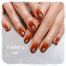 ショートネイル専門店 パラジェル使用さんはinstagramを利用しています 茶系のニュアンスが混ざったオシャレなクリスマスネイル 可愛い ネイルデザイン ネイルアート ショートネイル パラジェル 新宿ネイルサロン 新宿パラジェル ニュアンスネイル 個性