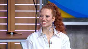 Jess glynne reveals nan died from coronavirus as she reflects on 'horrific time'. What Would Jess Glynne S Spice Girls Name Be Video Abc News